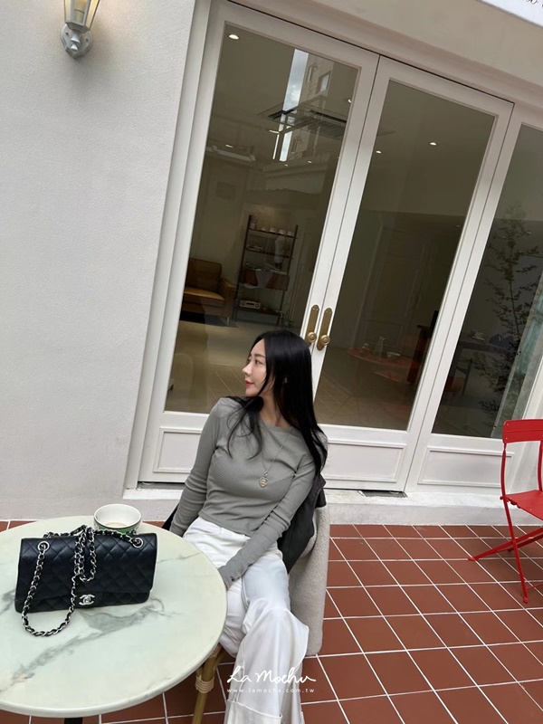 坑條剪裁墊肩上衣